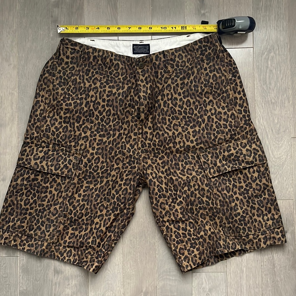 Levi’s Leopard Cargo Shorr